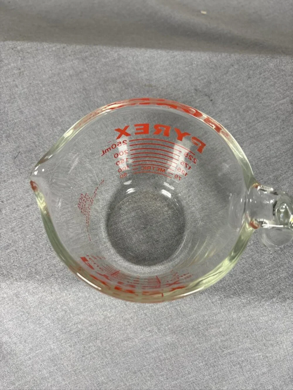 Pyrex 250ml measuring
