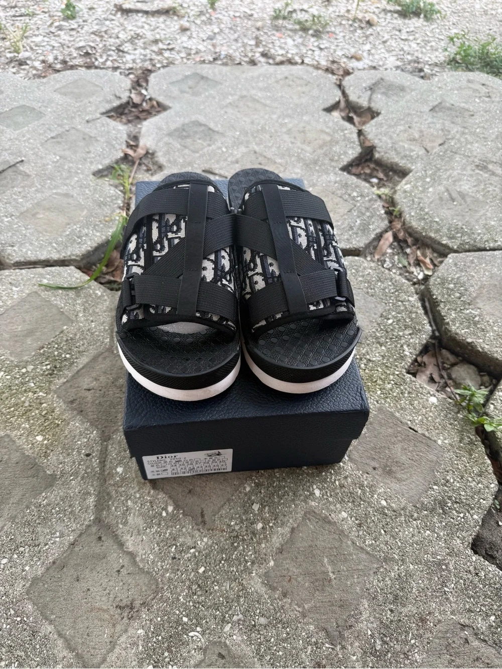 Dior barely like new