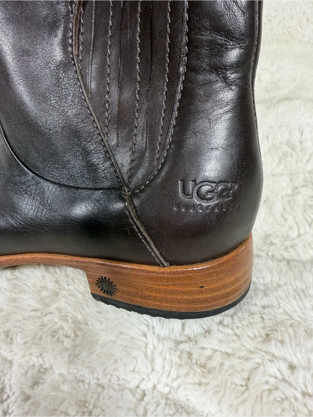 UGG finnegan brown
