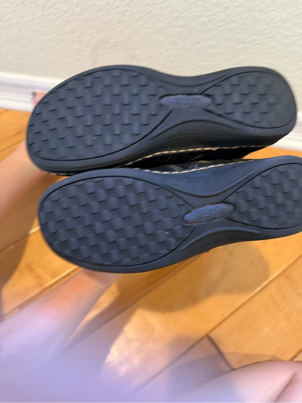Sam Edelman black style weather