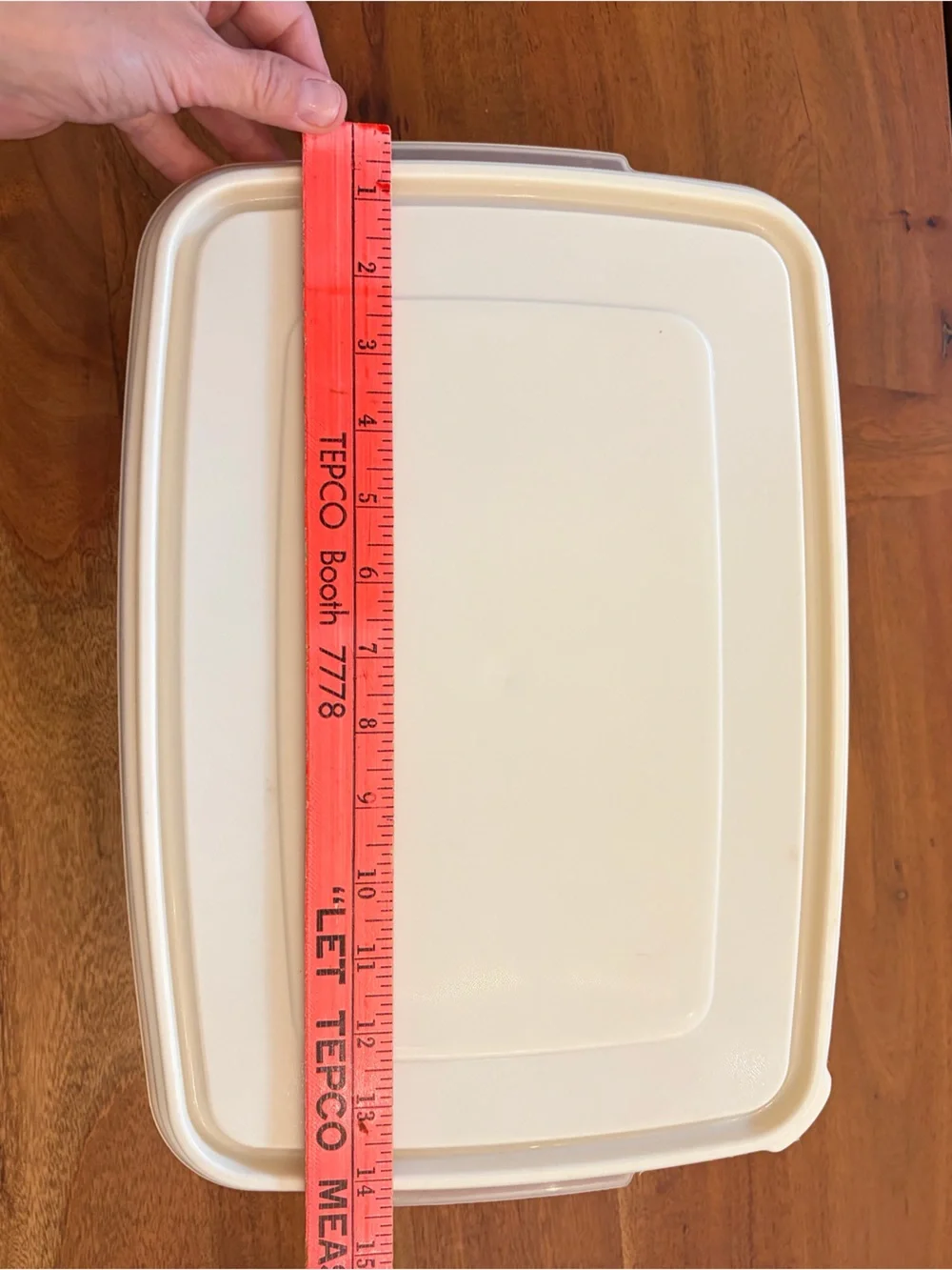 Rubbermaid one milky