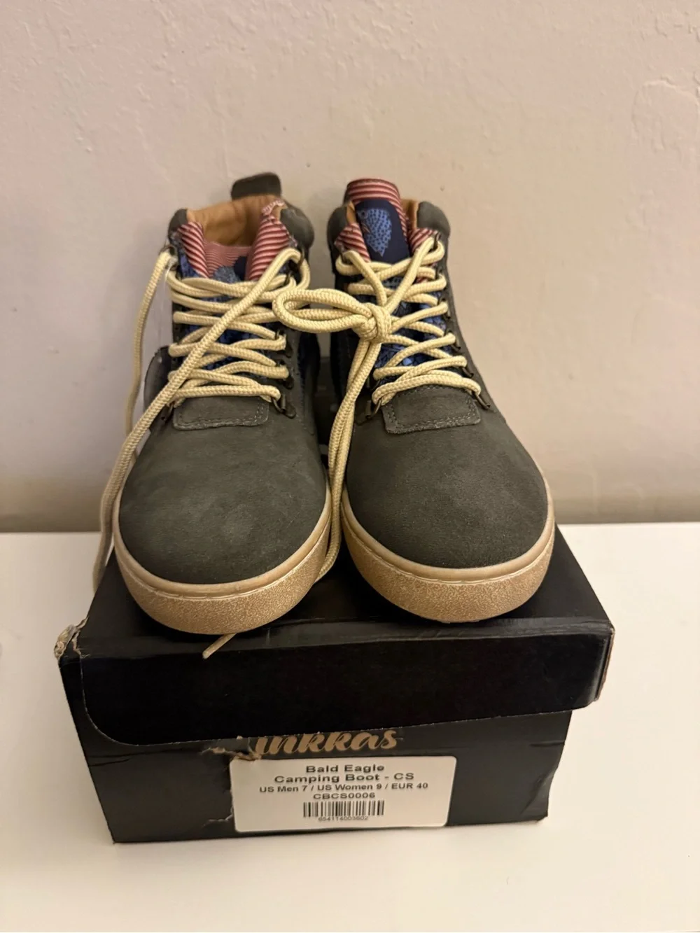 inkkas Bald Eagle M 7 W9 High-Top Boot in gray and tan with blue wing detail