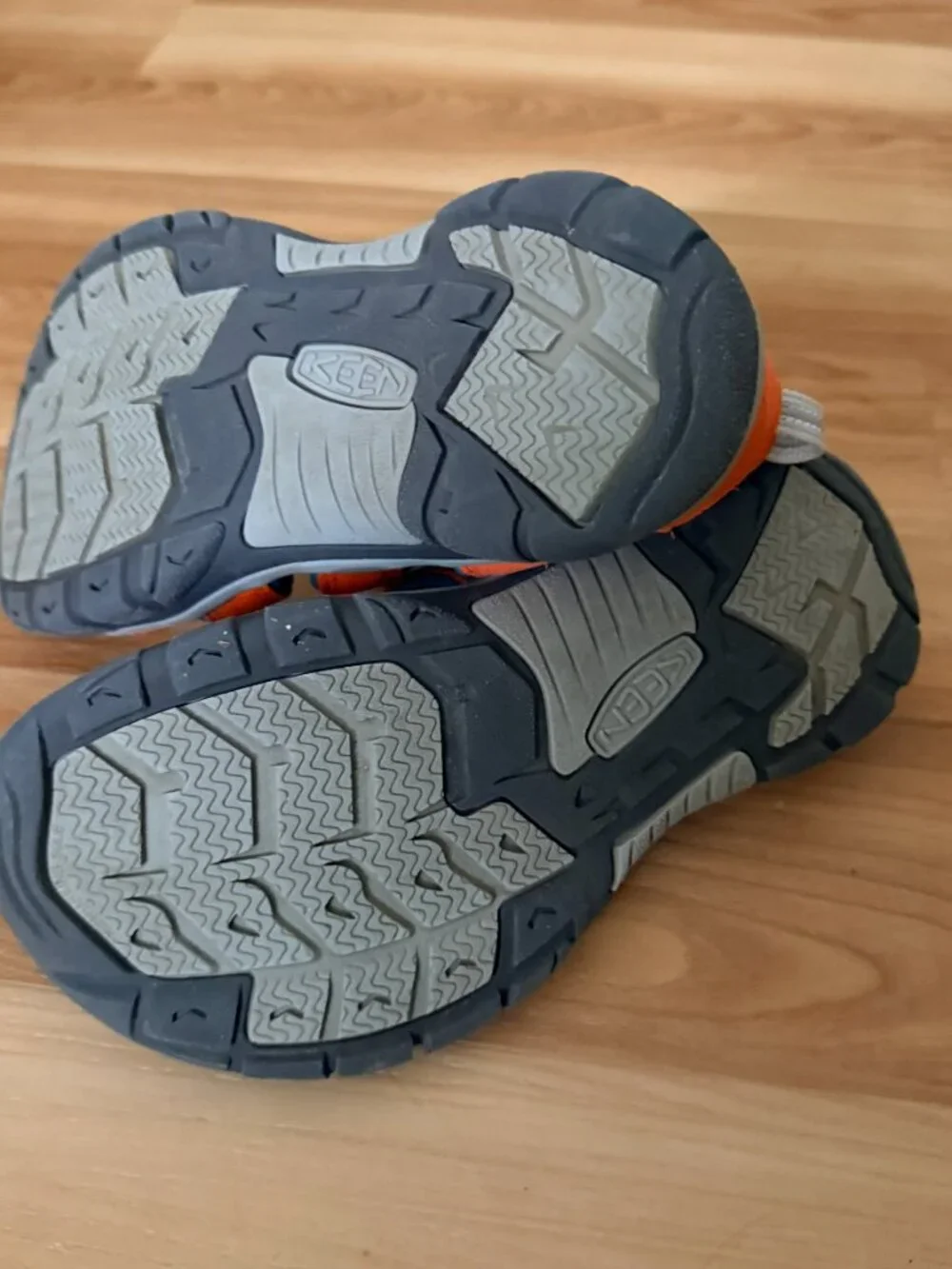 KEEN Boys' Orange & Blue Sandals – Size 4 🧡💙