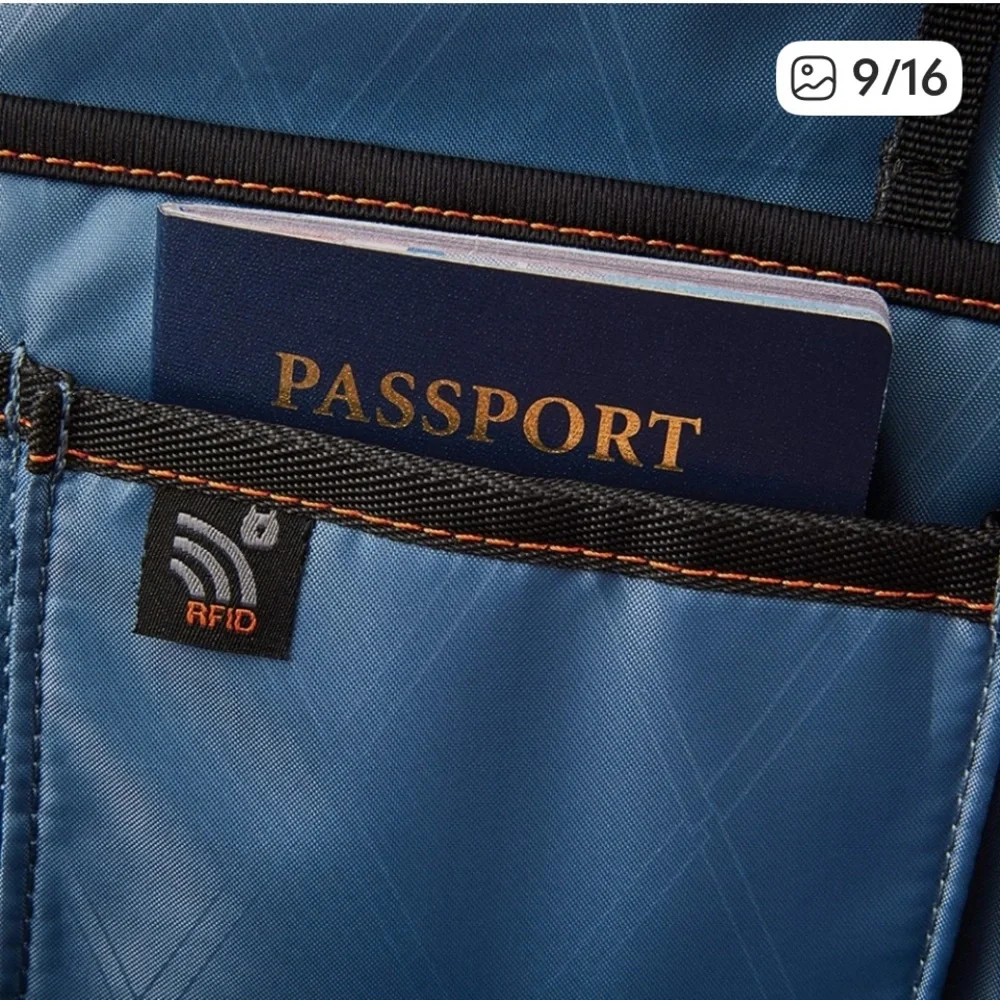 Samsonite durable rolling