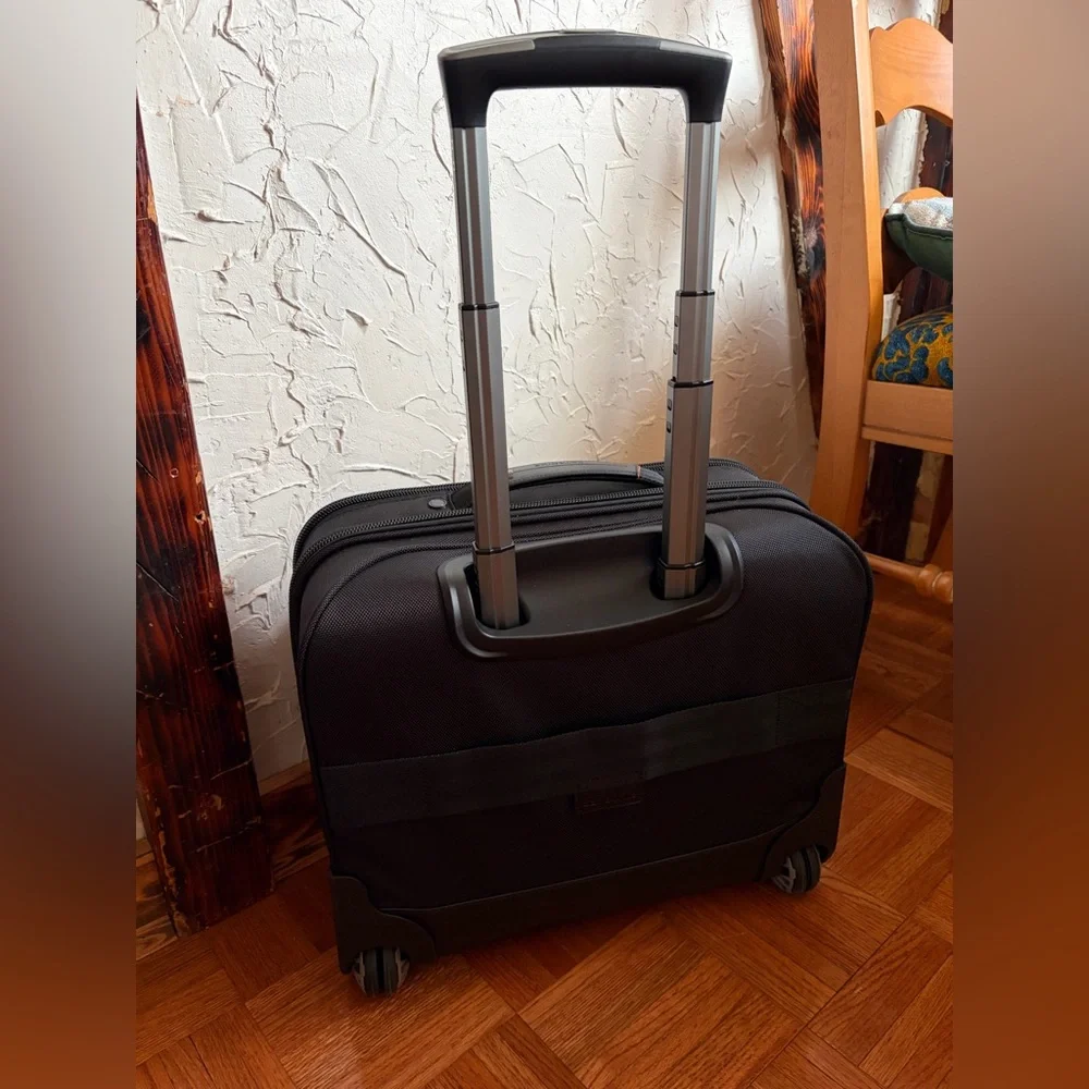 Samsonite durable rolling
