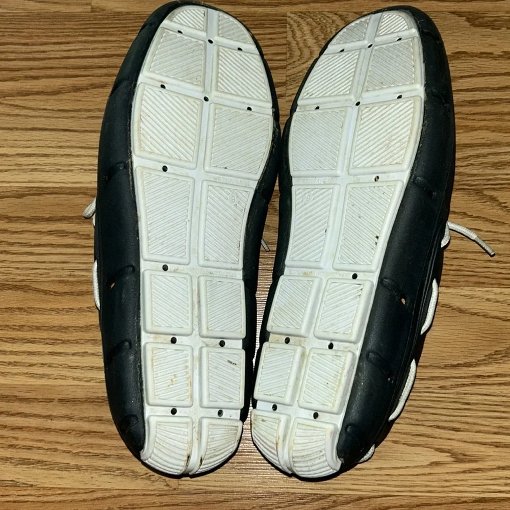 Tucket sleek black