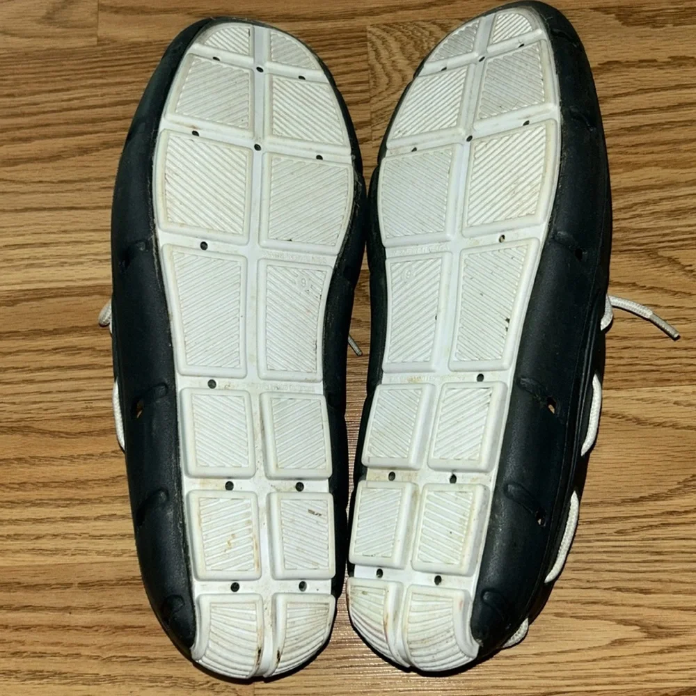 Tucket sleek black