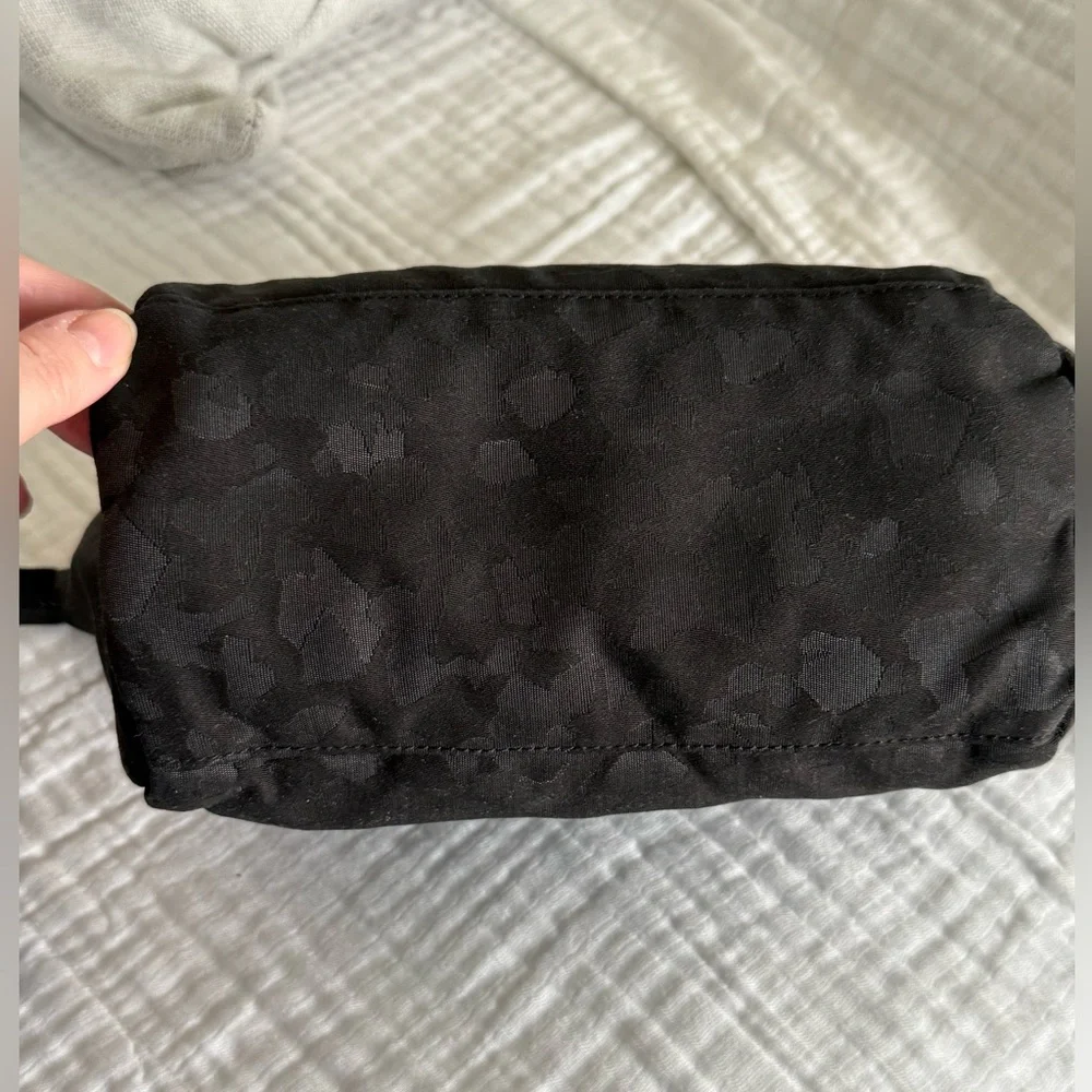 lululemon athletica make very easy