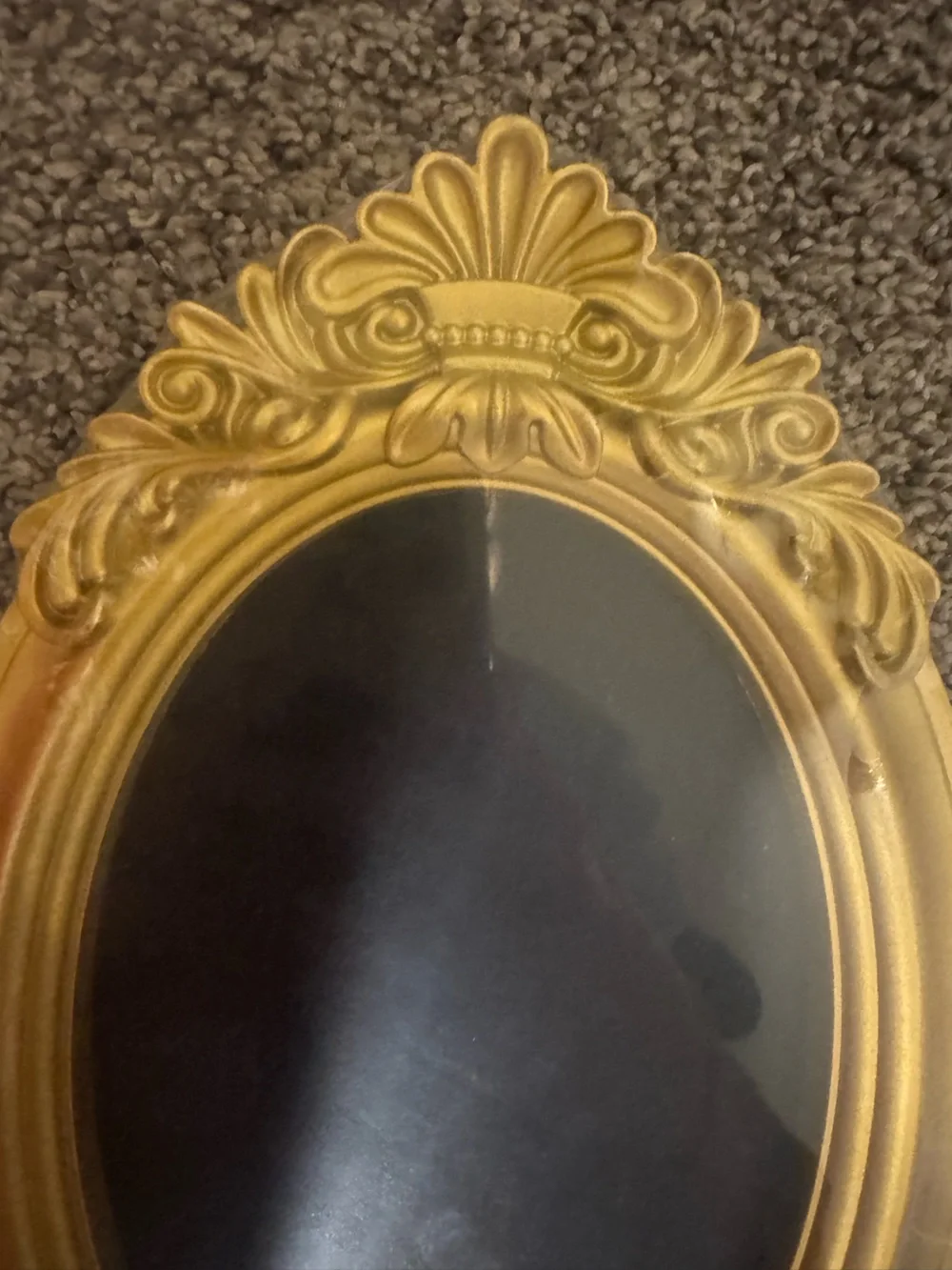 Boutique Bought elegant gold