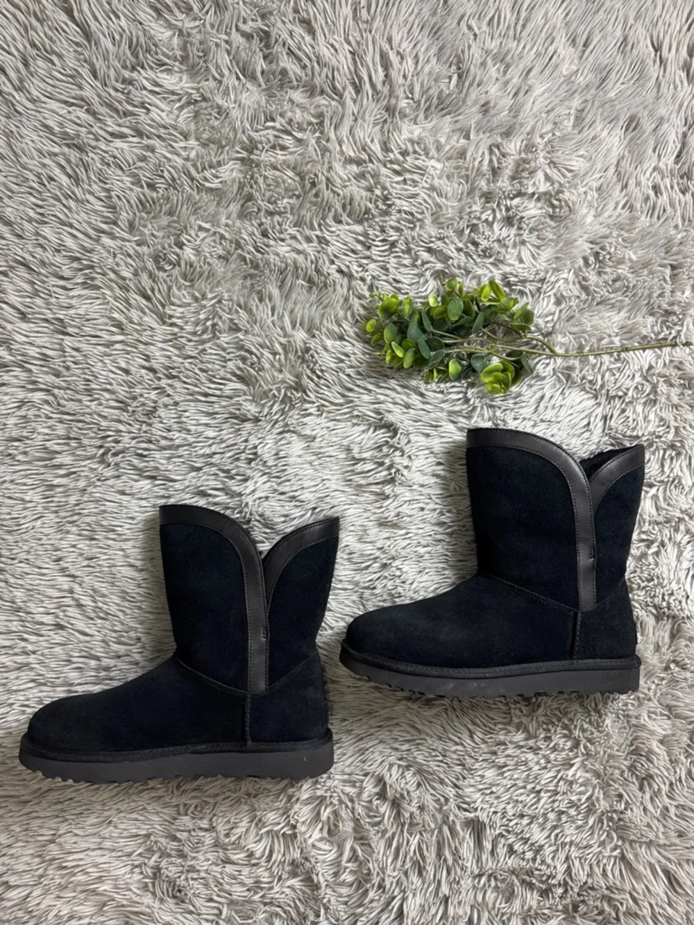 UGG good polyester traction