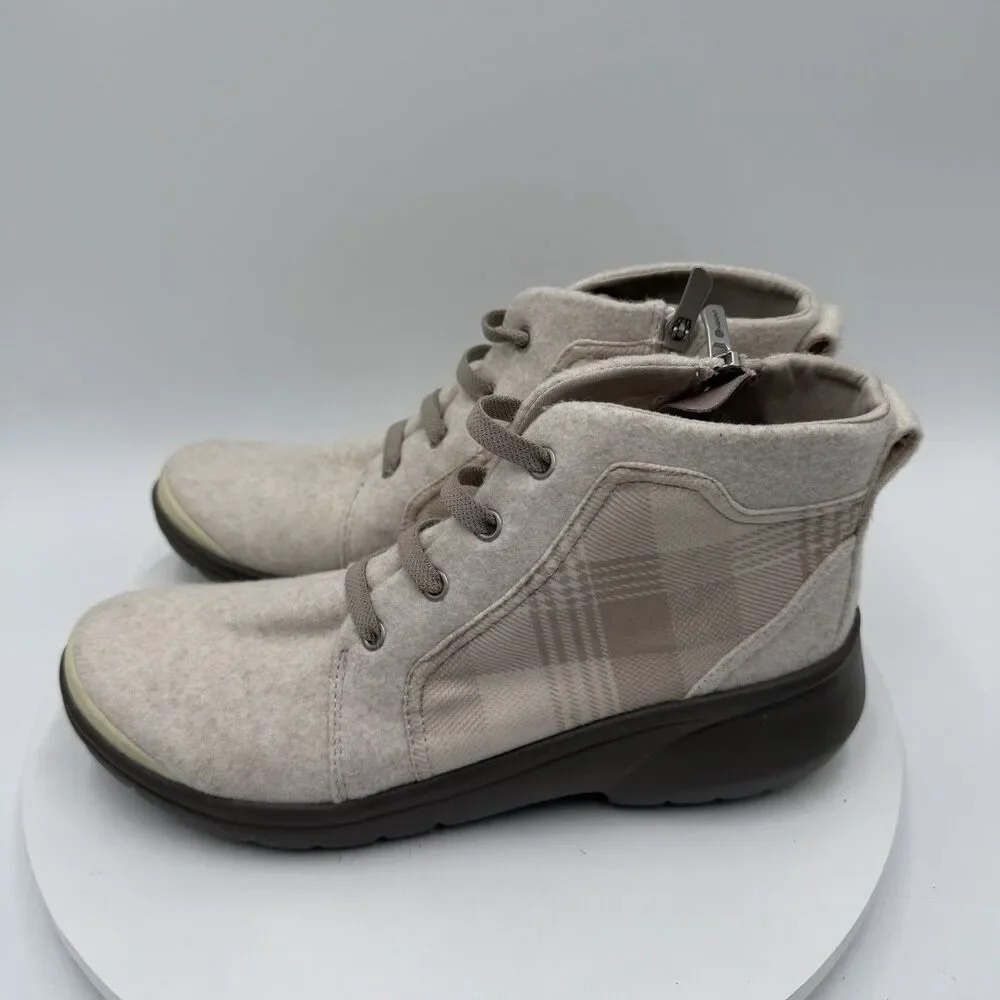 Bzees Women’s Cream Plaid Kickback Washable Ankle Booties, Size‎ 9