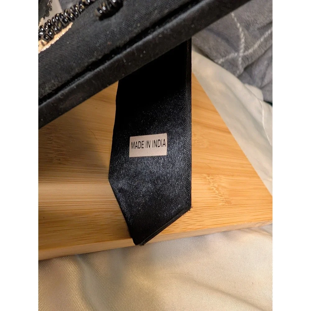 N/A elegant black