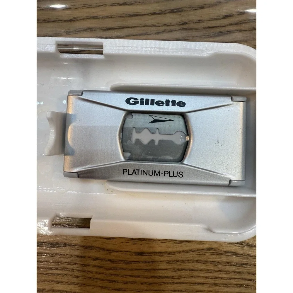 Vintage 1970 P-2 Gillette Super‎ Adjustable Safety Razor Plus Blades And Case