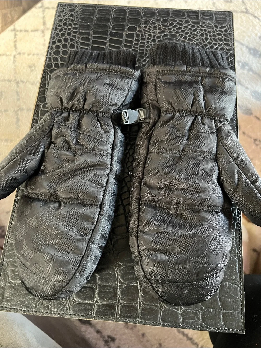 Coach heavy mittens