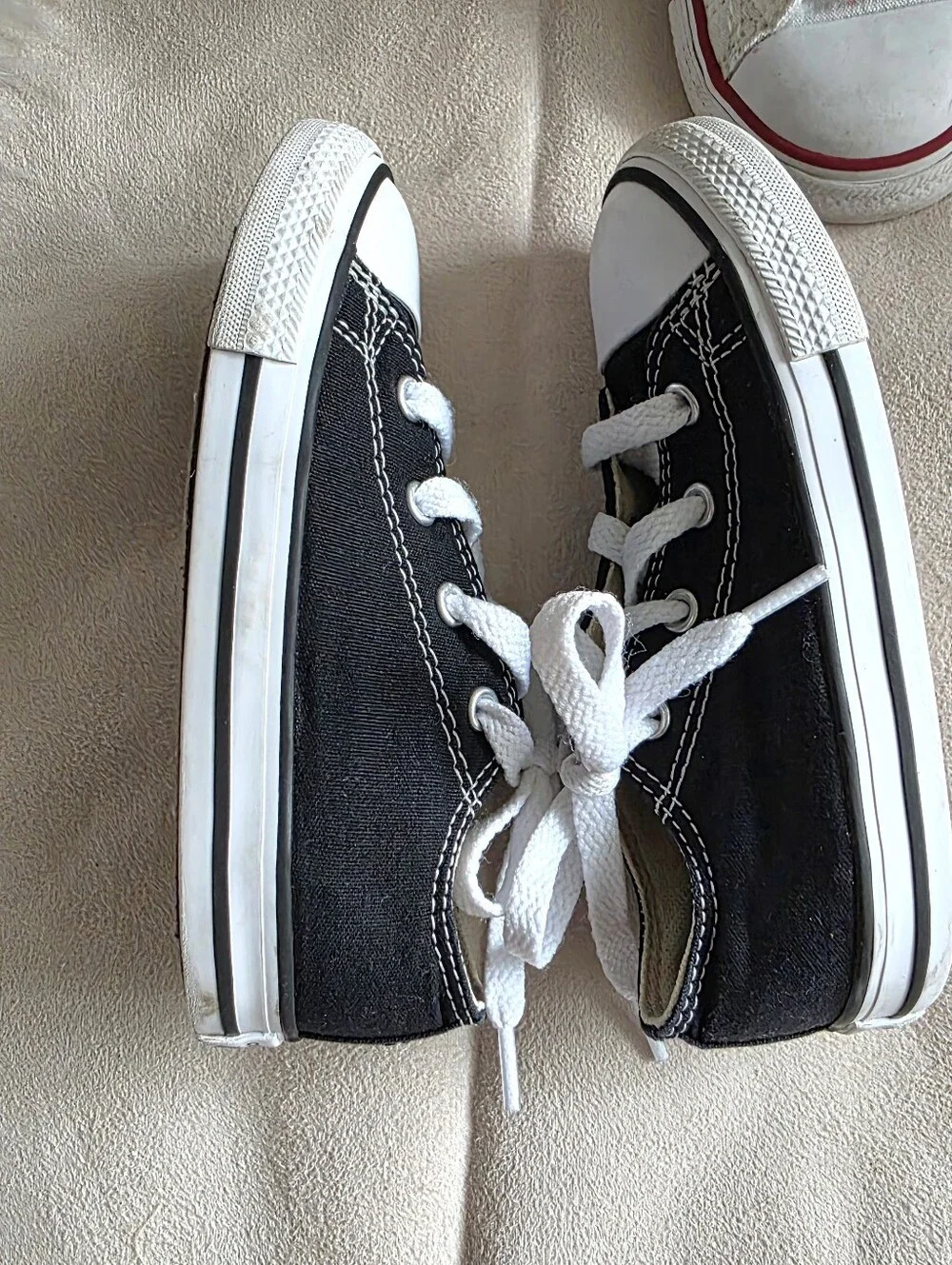 Converse black white
