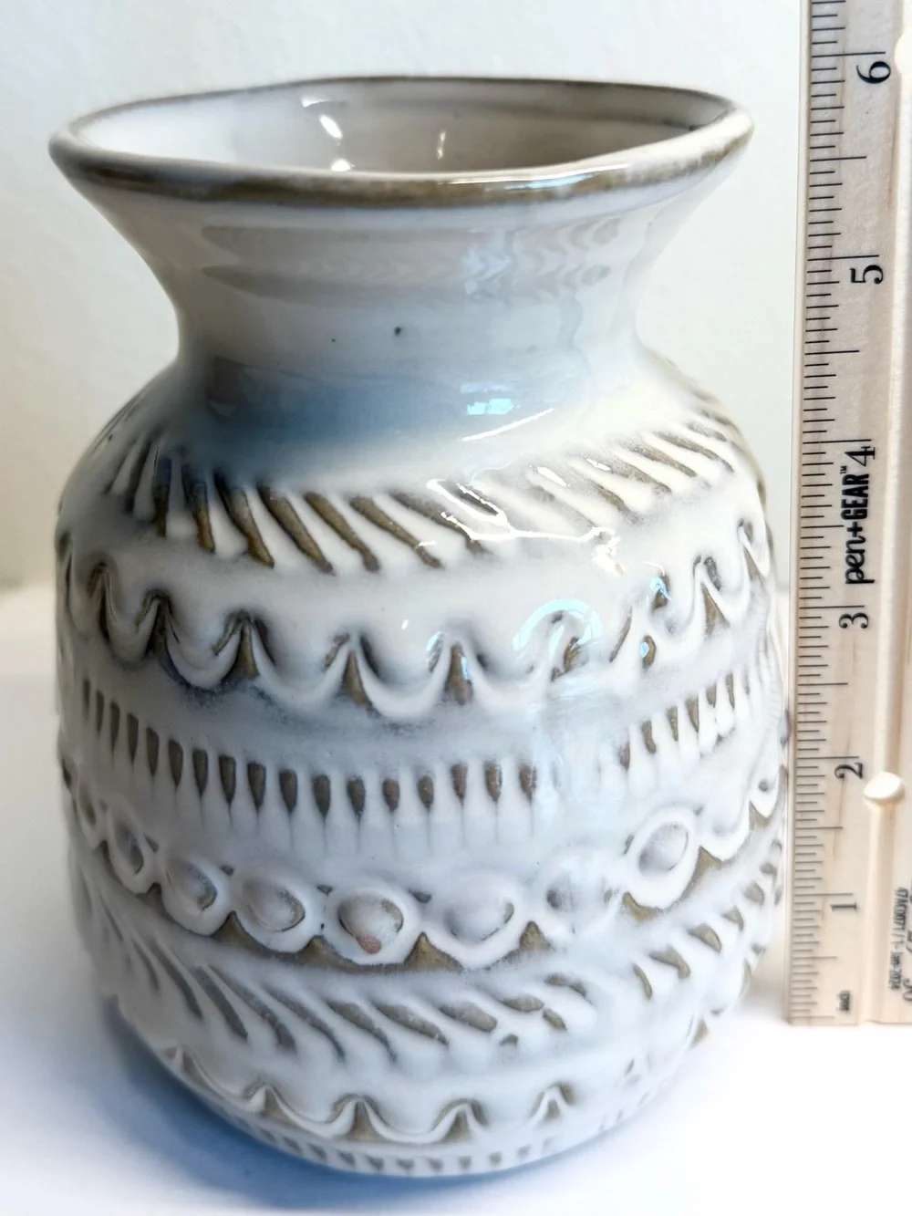 Magnolia textured ceramic