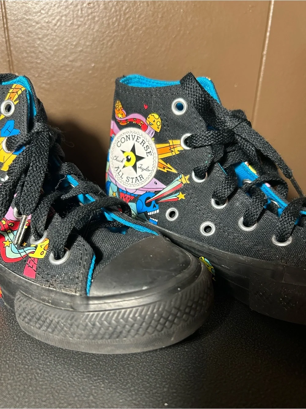 Converse lining bright
