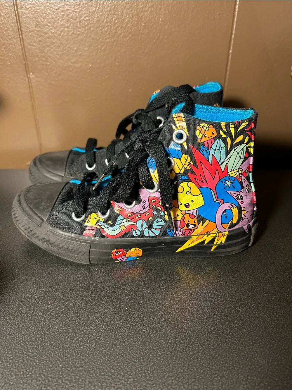 Converse play signs graphics