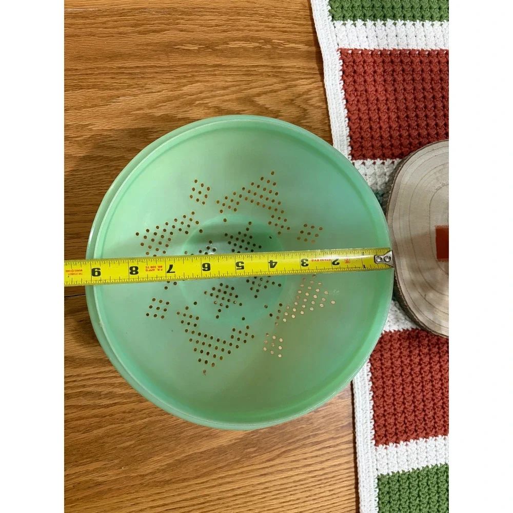 Tupperware vintage colander