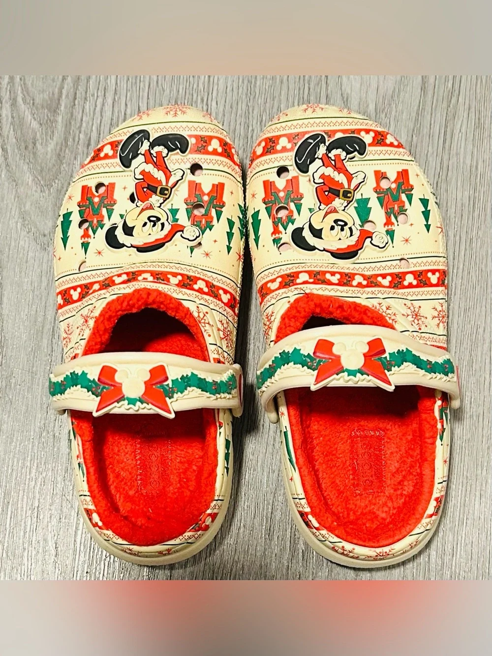CROCS excellent see