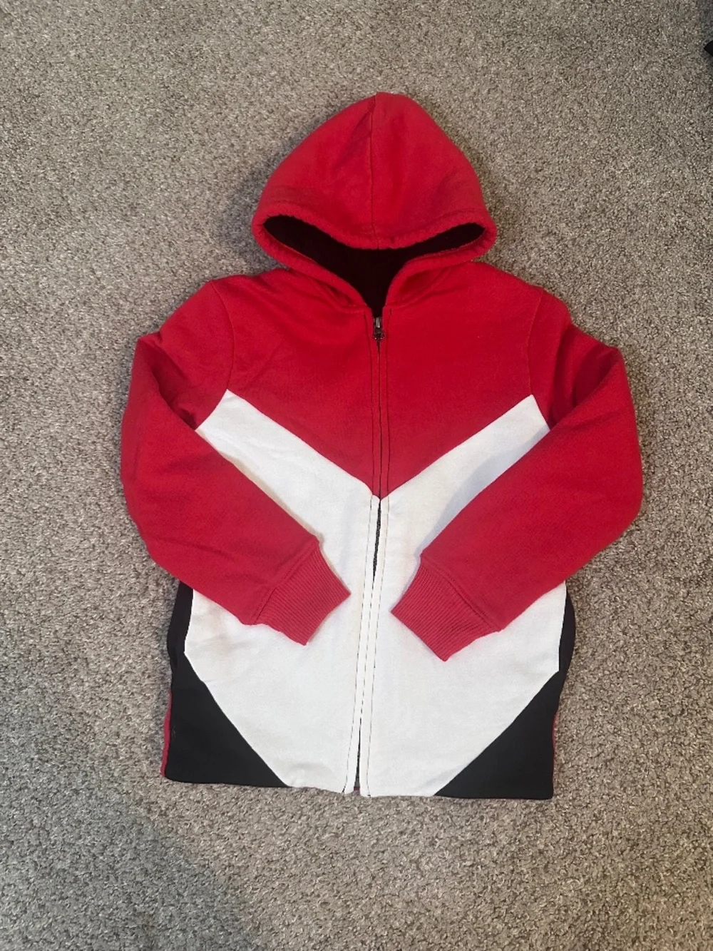 Boys Size Medium (7/8) Childrens Place Red and White Print Thick Lined Jacket
