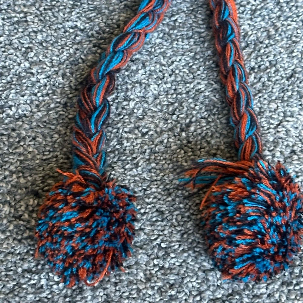 D&Y vibrant knit
