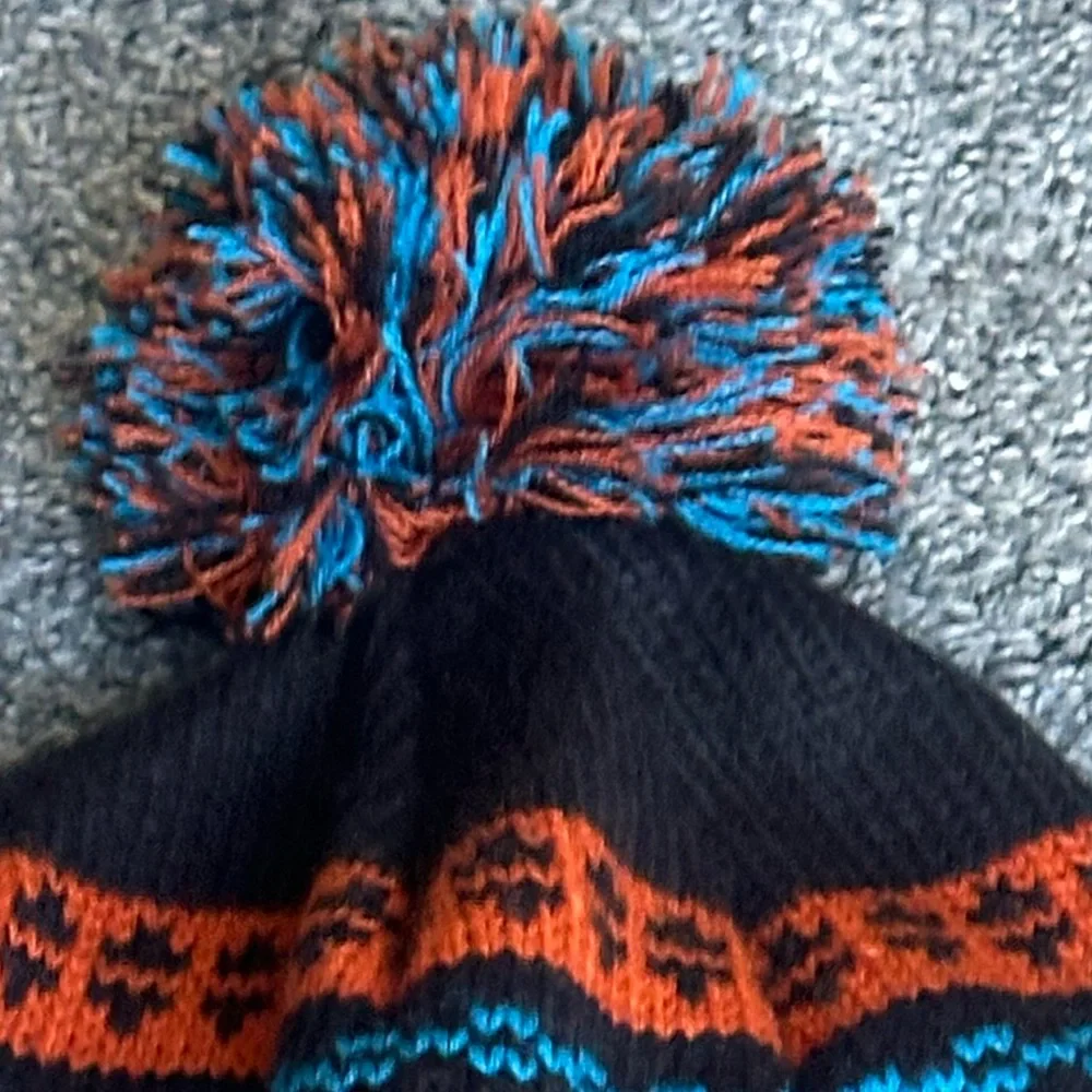 D&Y vibrant knit
