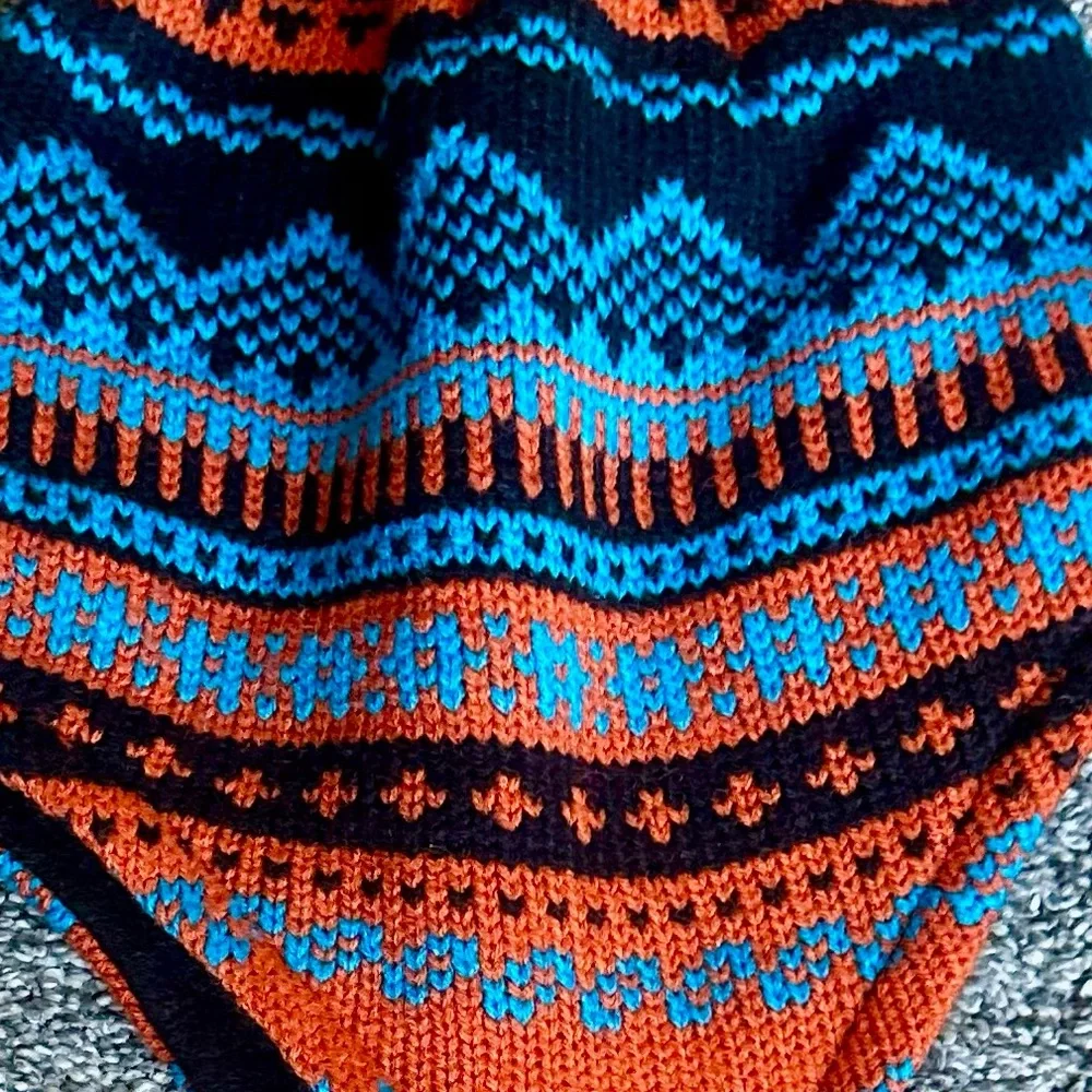 D&Y vibrant knit