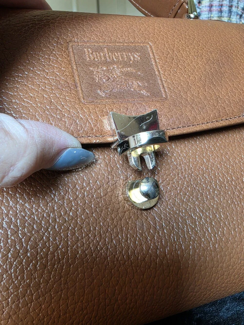 Burberry elegant tan
