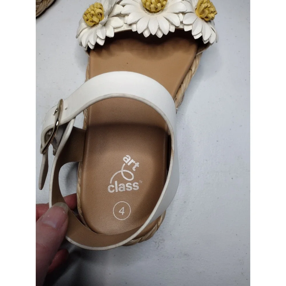 Art Class Kids White Daisy Strap Espadrille Platform Sandals‎ Size 4