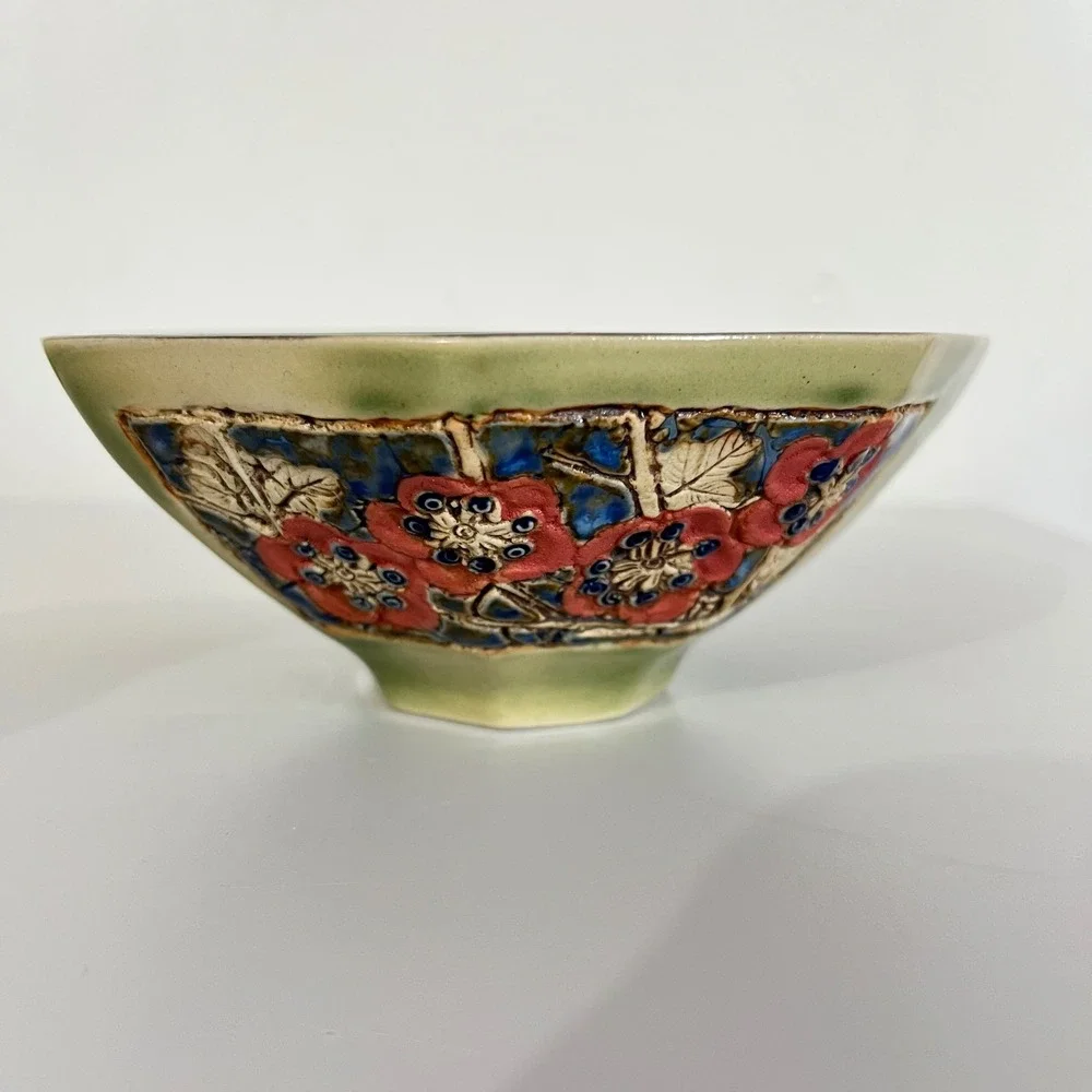 Malaysia Handicraft octagonal pottery