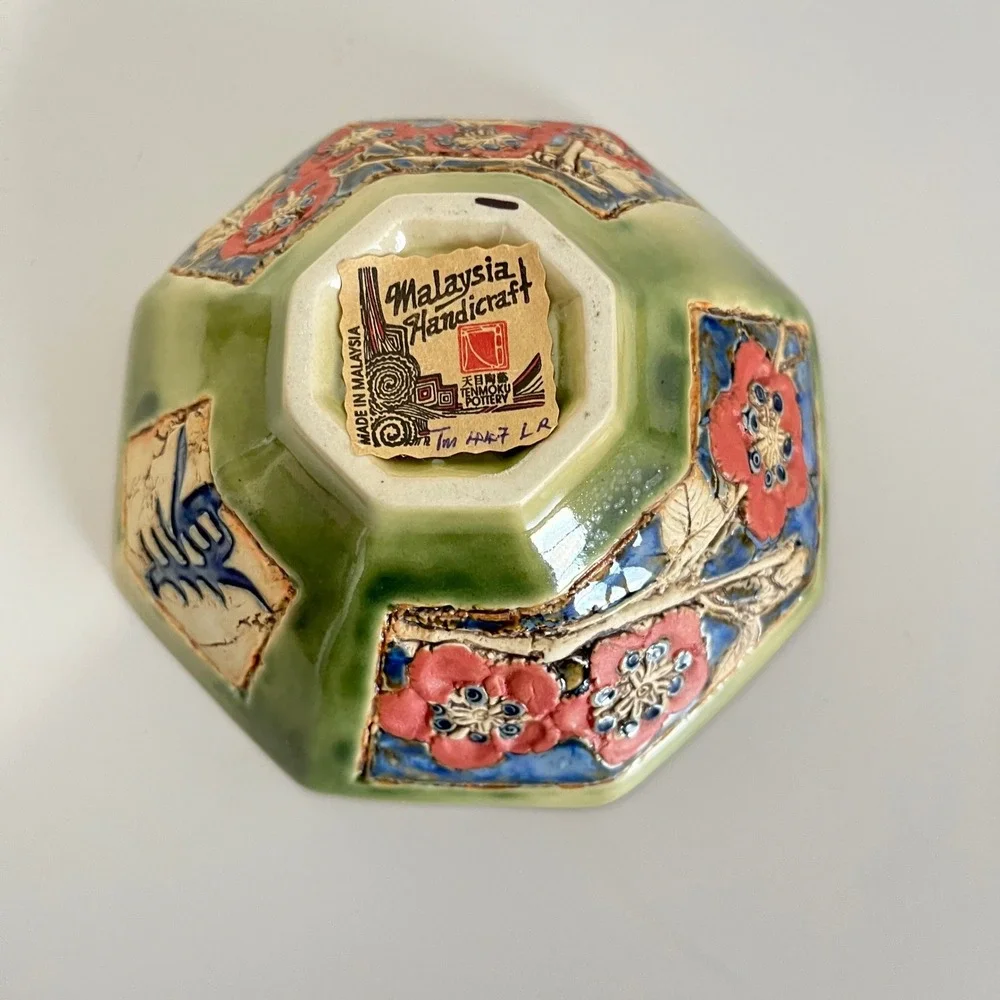 Malaysia Handicraft octagonal pottery