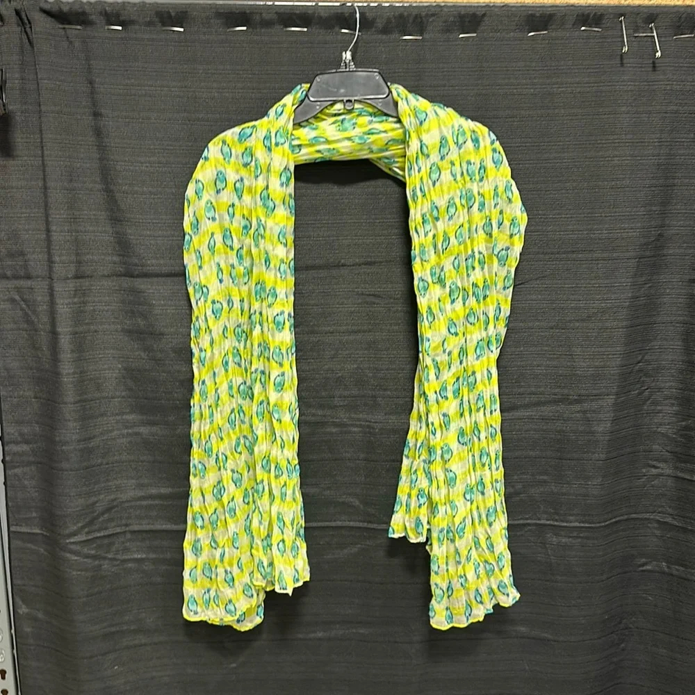 Loft scarf 100% polyester green/blue with parrots Size‎ 72 x 43 / Box 17-31