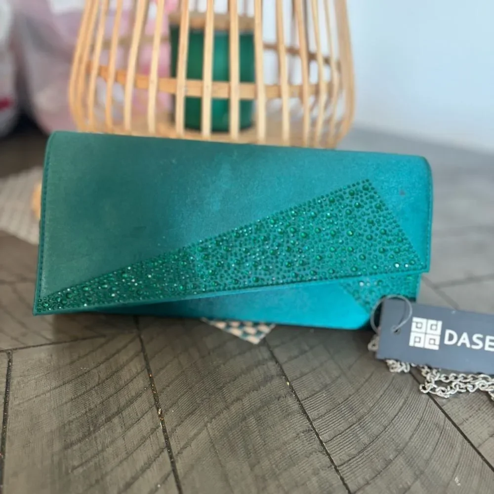 Unbranded title dasein