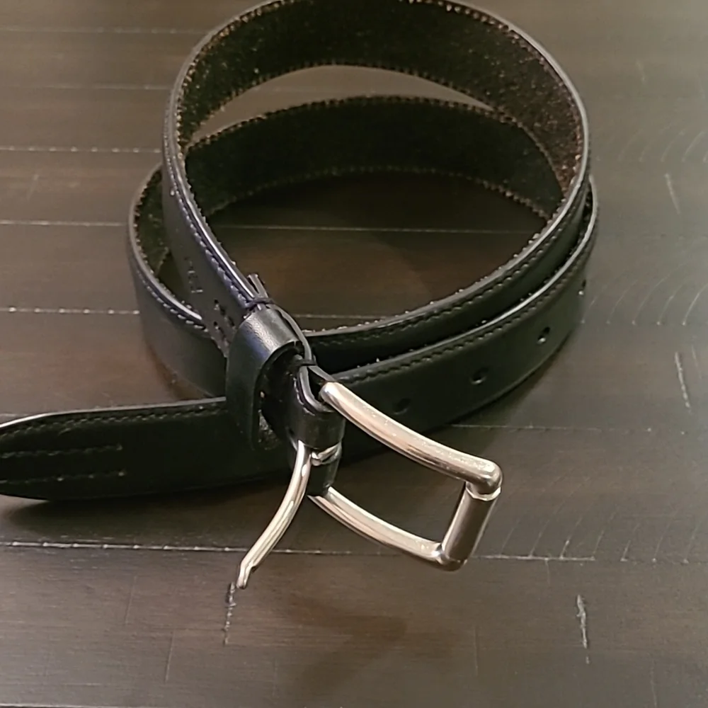 Columbia Sportswear Size 32 Black Belt
