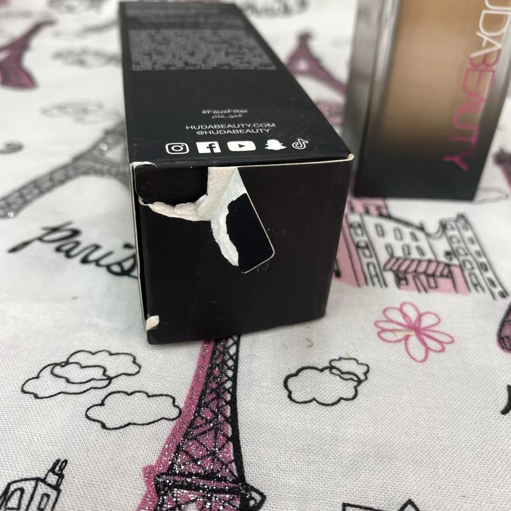 HUDA BEAUTY luminous see