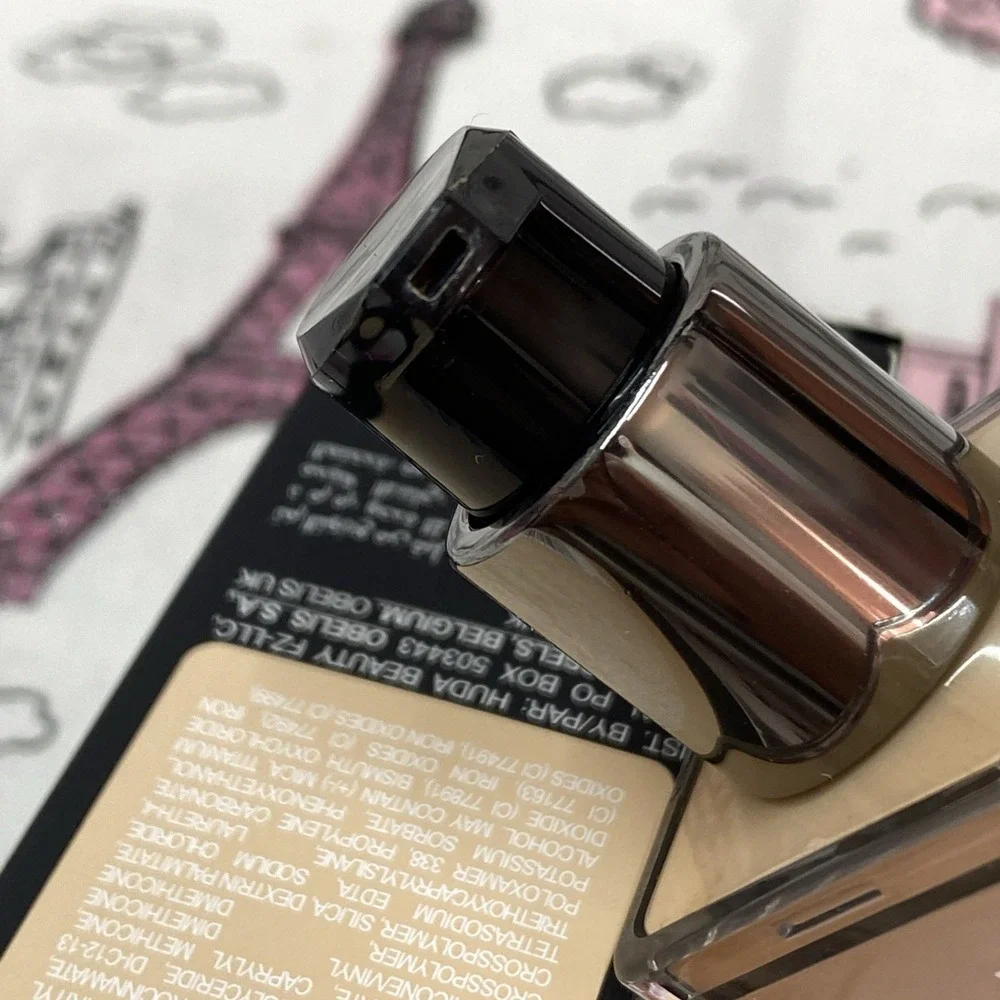 HUDA BEAUTY matte cashew
