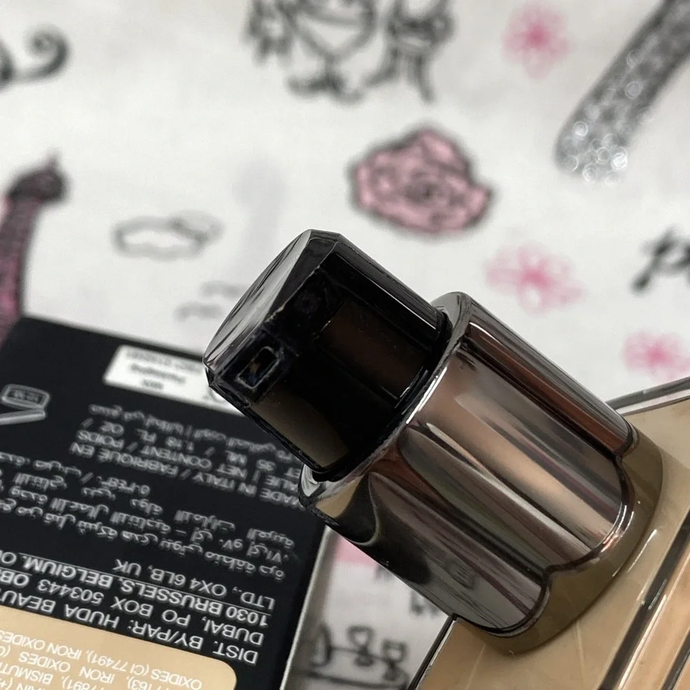 HUDA BEAUTY 18 liquid