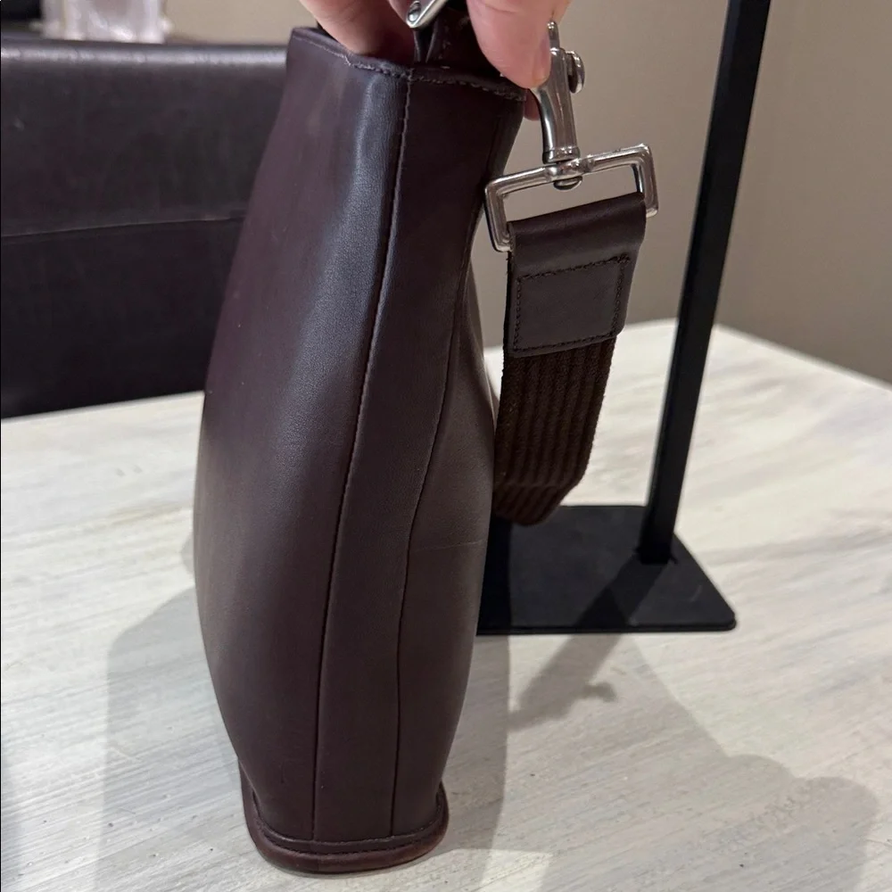 Coach elegant dark