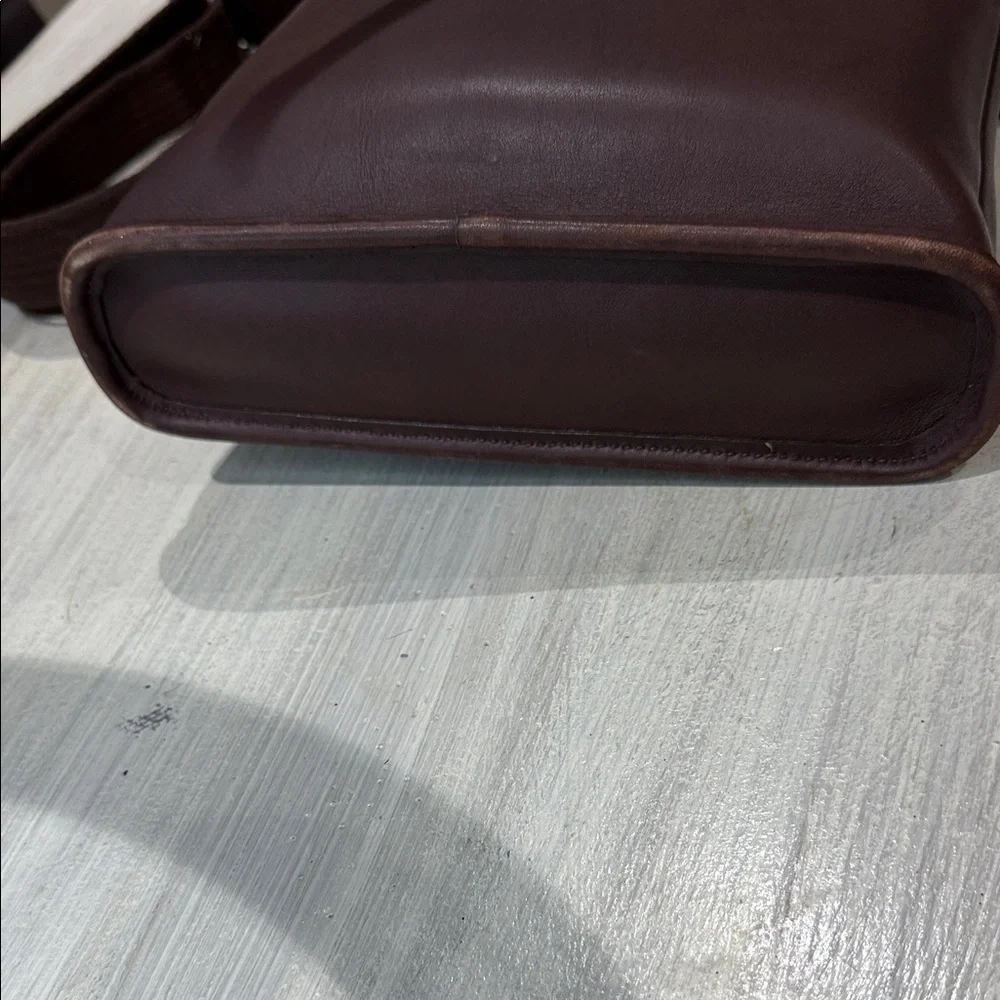 Coach elegant dark