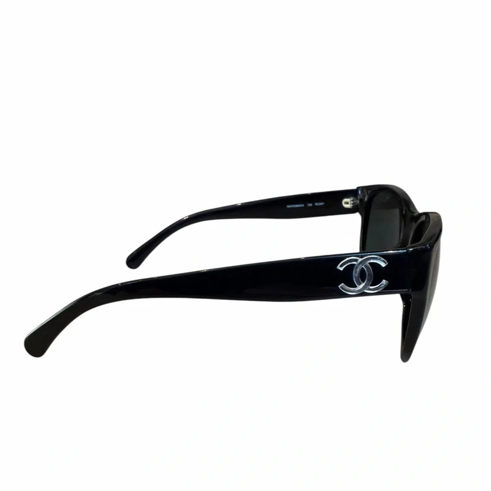 CHANEL elegant black
