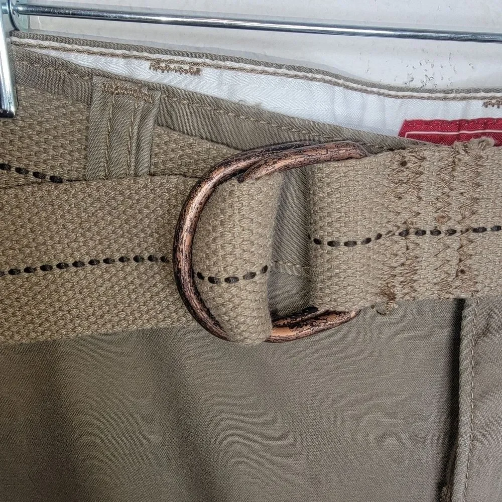 Levi's Men's khaki cargo shorts w/belt size 36