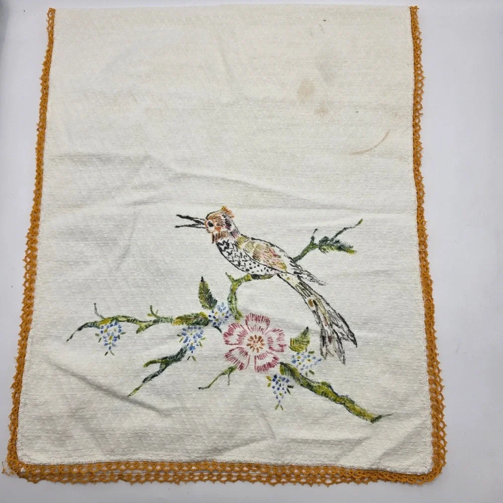Handmade Dresser Scarf Runner White Hand Painted Bird Floral Lace Vintage‎ Decor