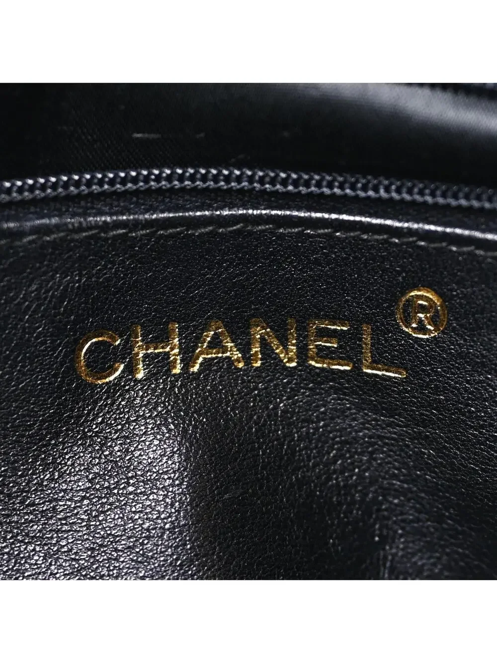 CHANEL indulge timeless