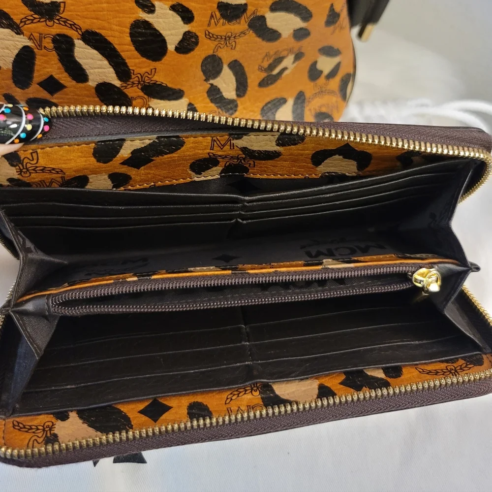 MCM beautiful leopard
