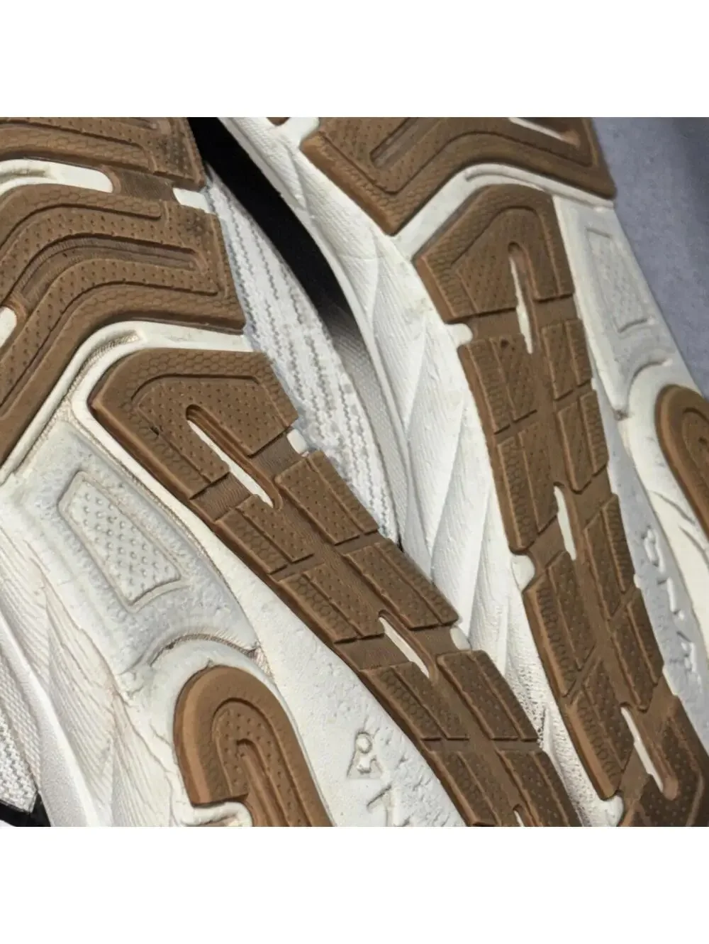 Brooks anthem sneaker
