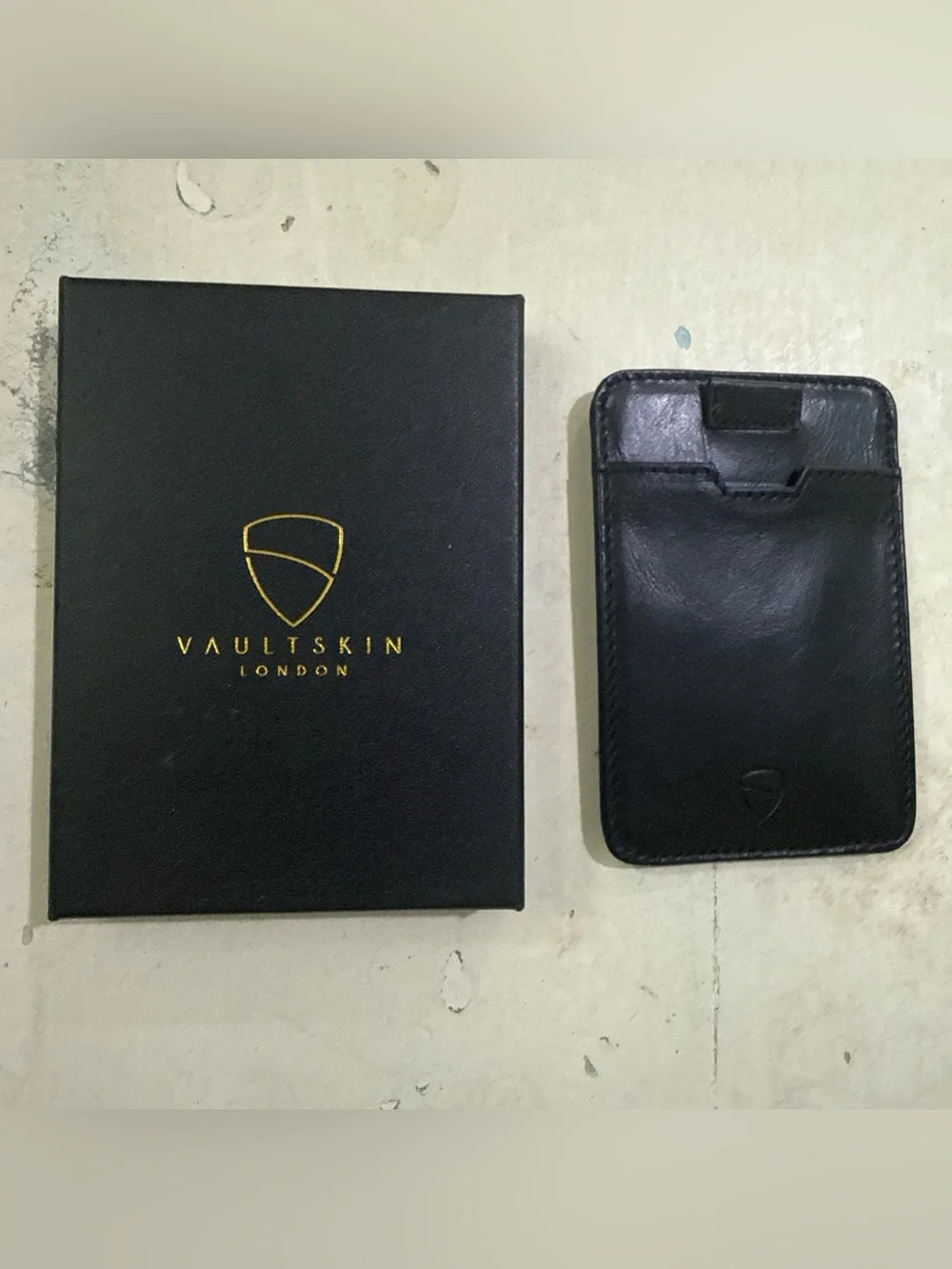 Vaultskin black accessory