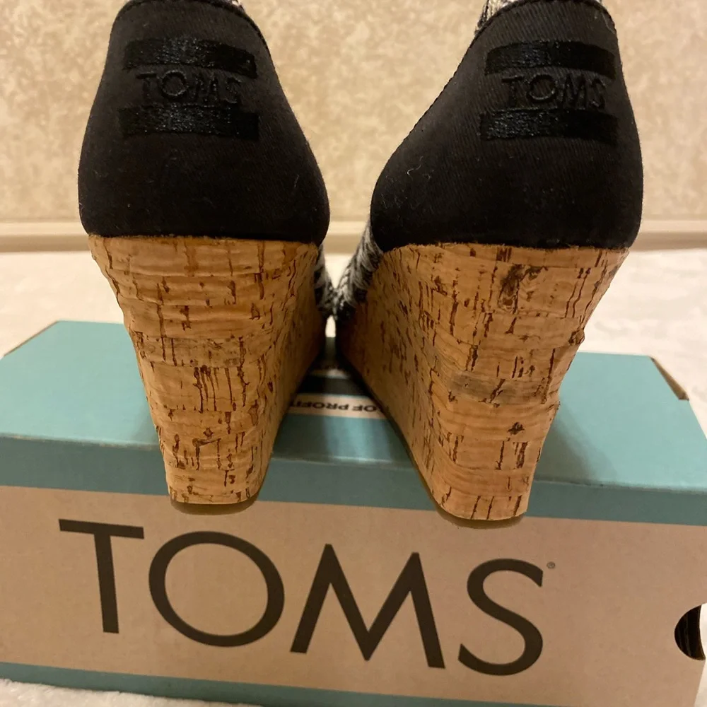 Toms colors are