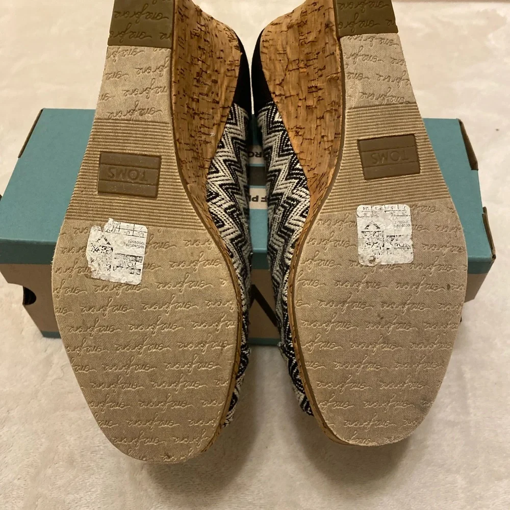 Toms colors are