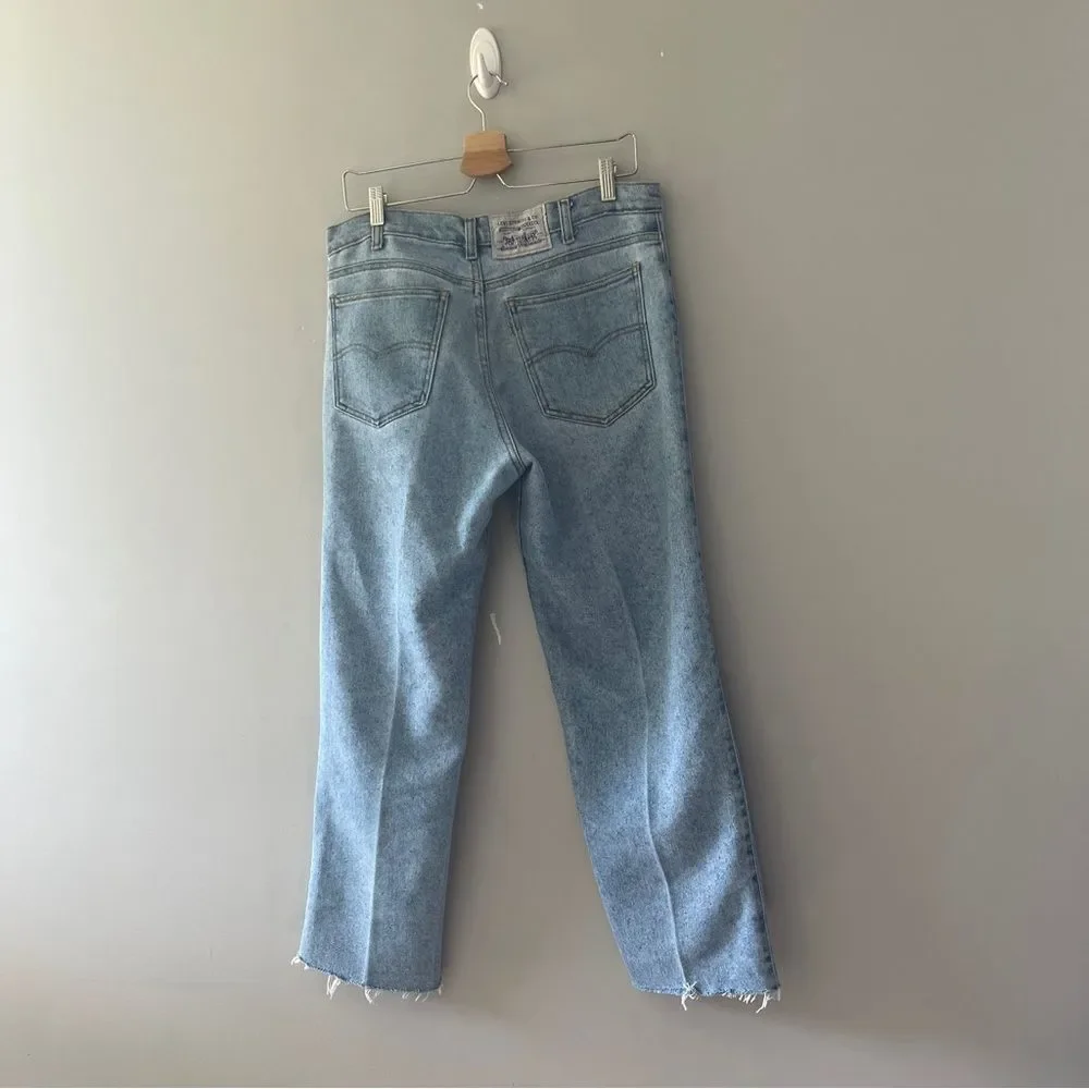Levis encouraged make leg